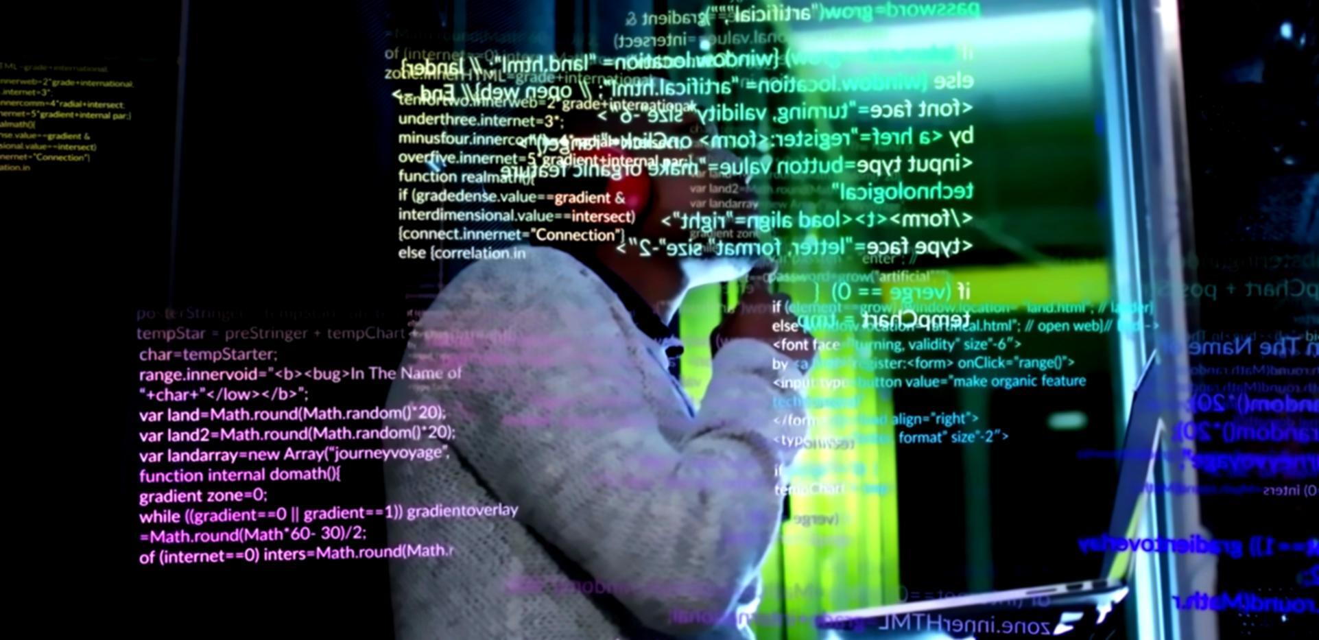 Estudiantes trabajando en diseño de interfaces web en ambiente colaborativo